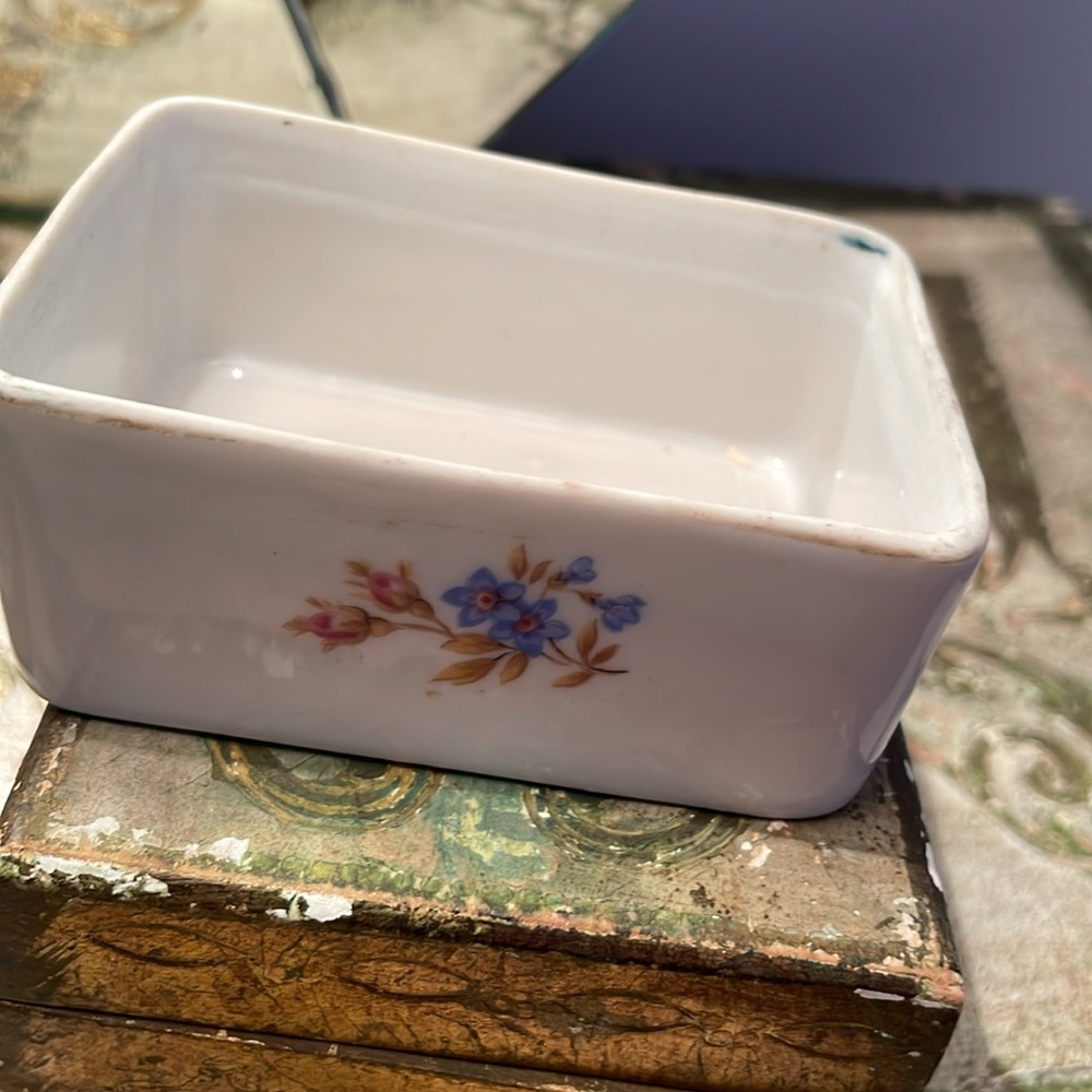 LIMOGES porcelain small box